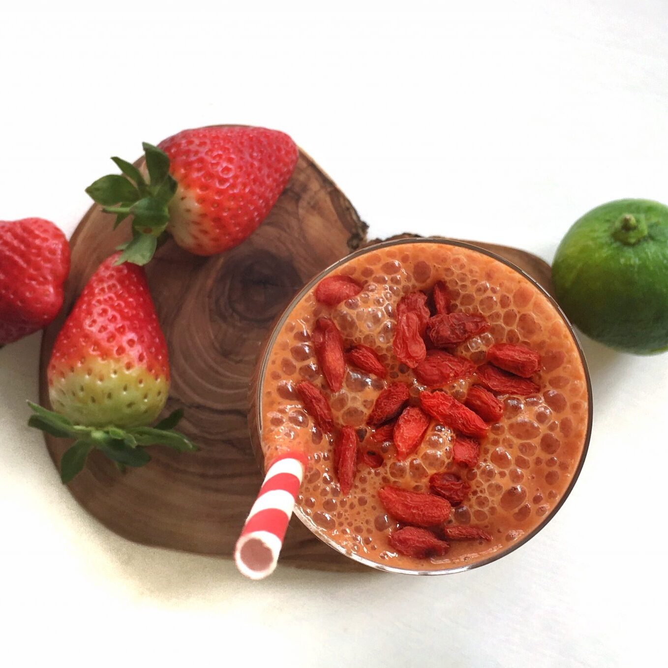strawberry goji berry smoothie main
